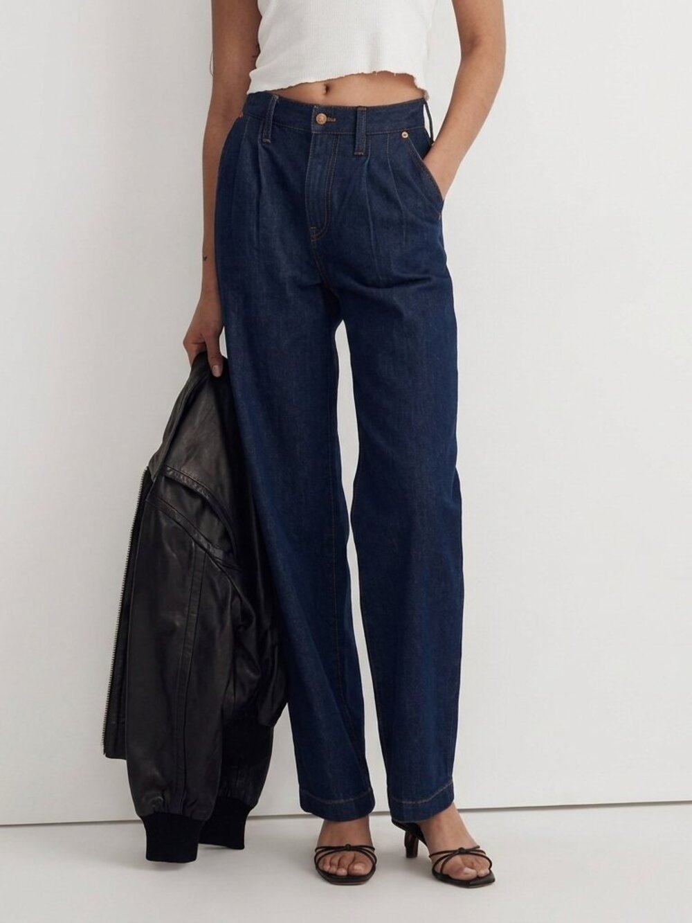 Madewell Baggy Straight Jeans in Woodham Wash: Pleated Edition Size 27